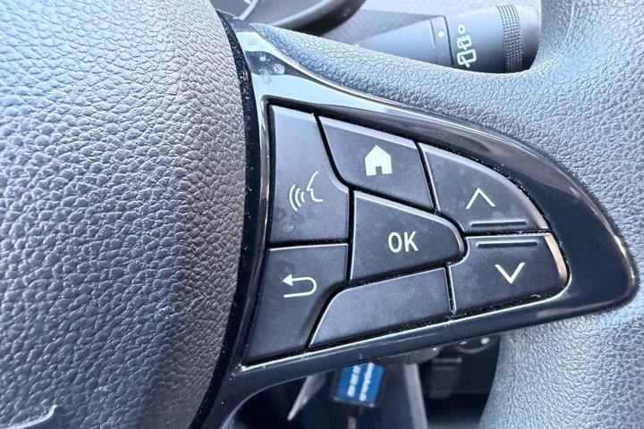 Hvid Dacia Jogger fra 2023 set indefra