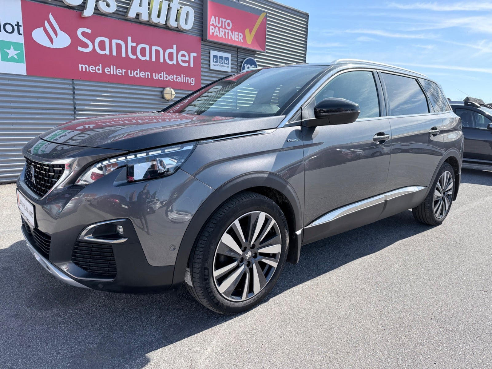 Grå Peugeot 5008 fra 2020