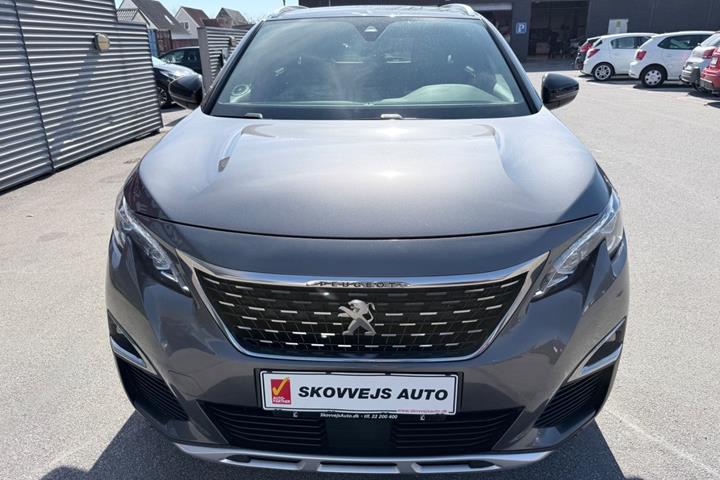 Grå Peugeot 5008 fra 2020