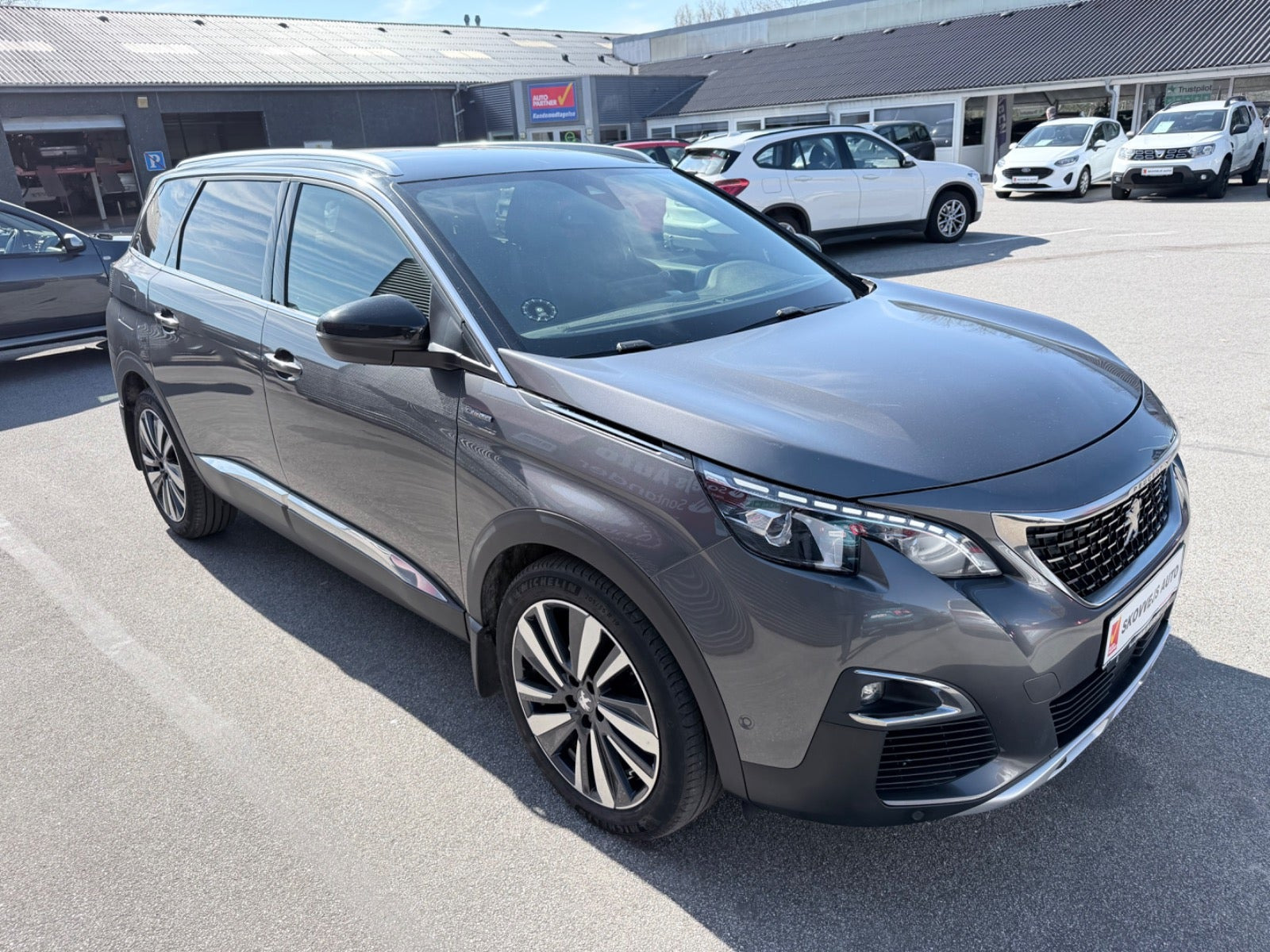 Grå Peugeot 5008 fra 2020
