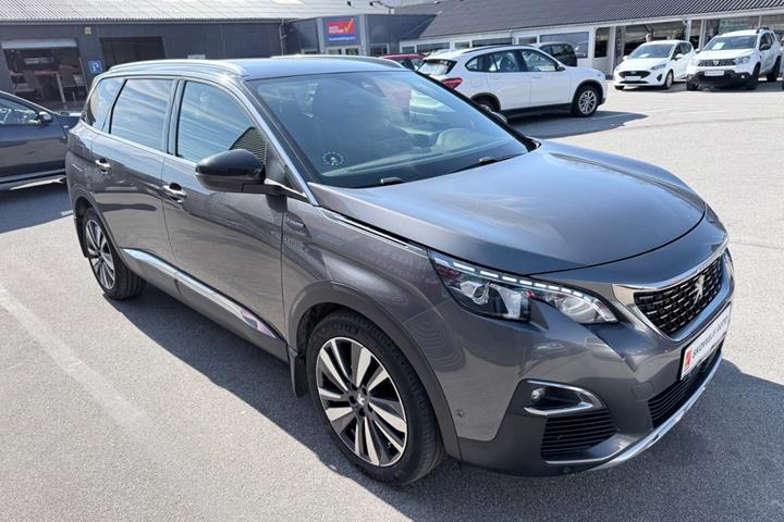 Grå Peugeot 5008 fra 2020