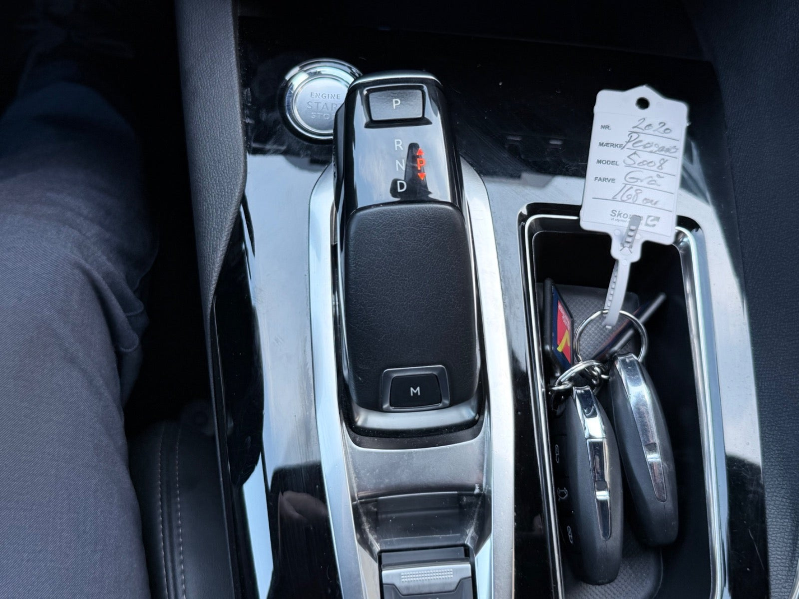 Grå Peugeot 5008 fra 2020