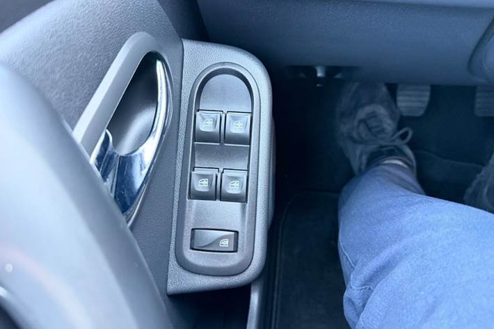 Blå Dacia Duster fra 2016