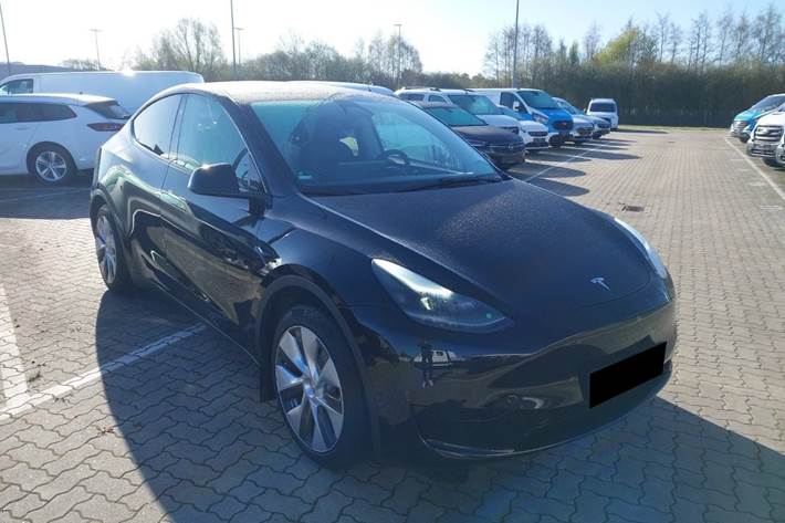Sort Tesla Model Y fra 2024