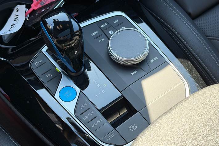 Sort BMW iX3 fra 2023