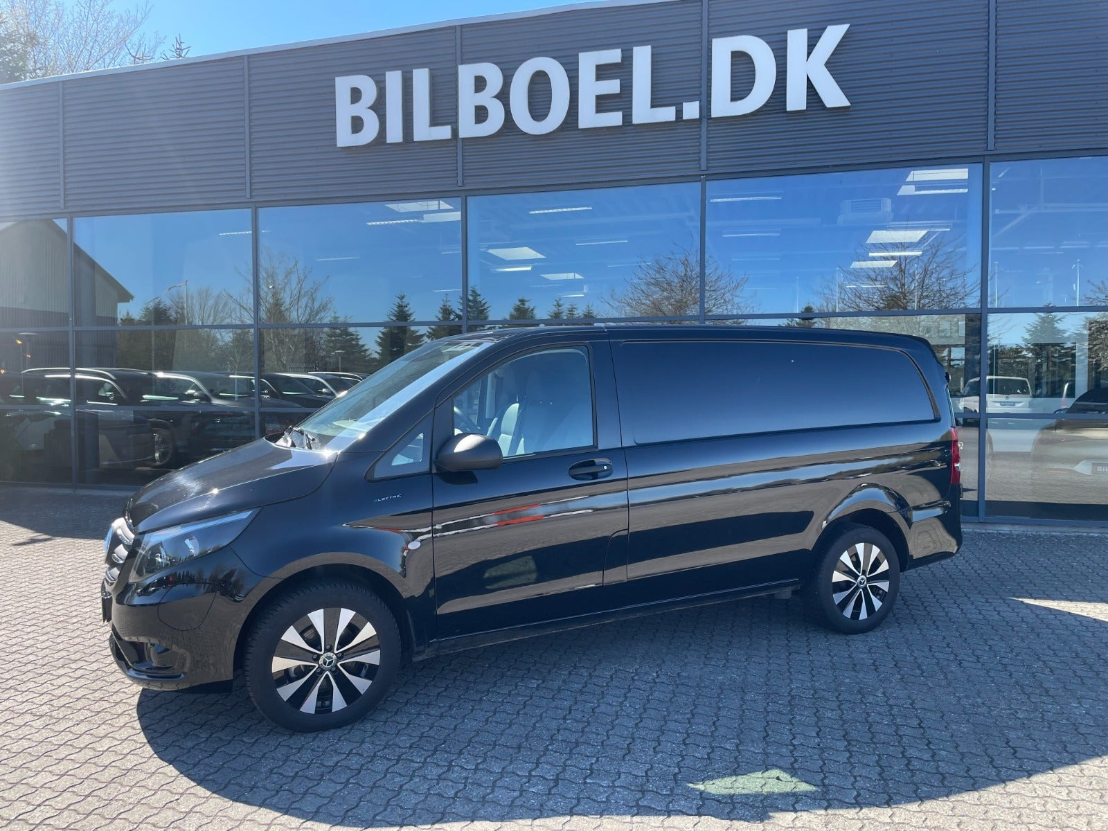 Sort Mercedes eVito 112 fra 2023