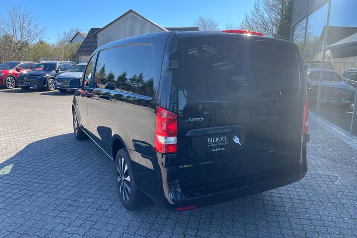 Sort Mercedes eVito 112 fra 2023