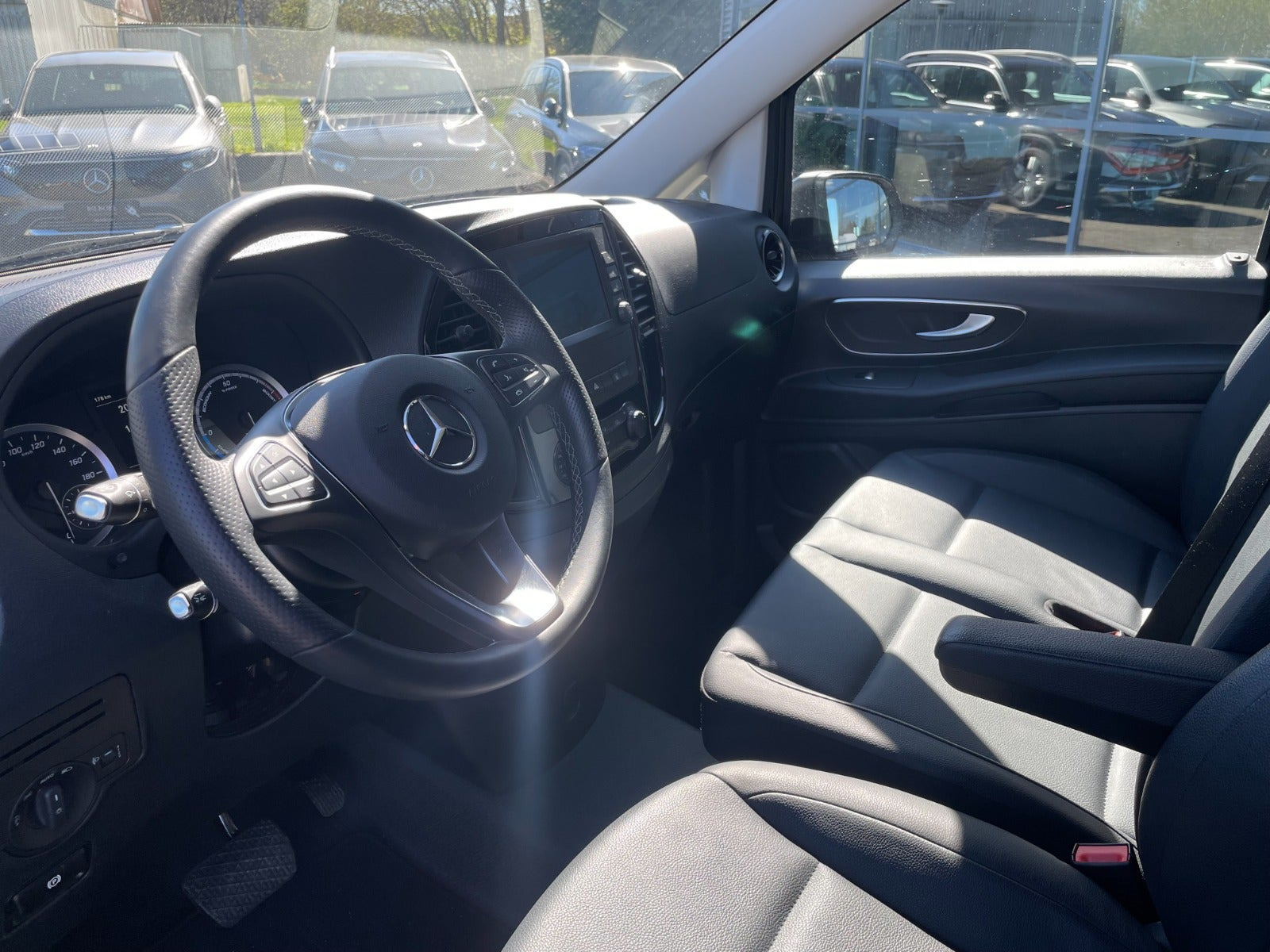 Sort Mercedes eVito 112 fra 2023