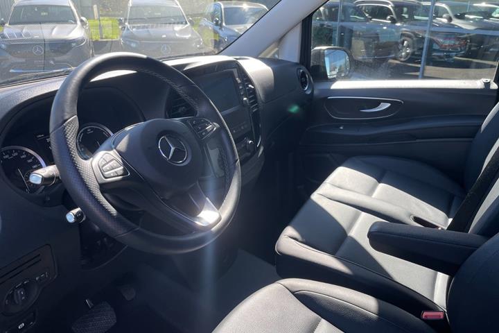 Sort Mercedes eVito 112 fra 2023