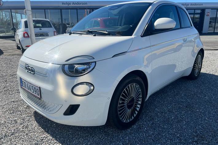 Hvid Fiat 500e fra 2023