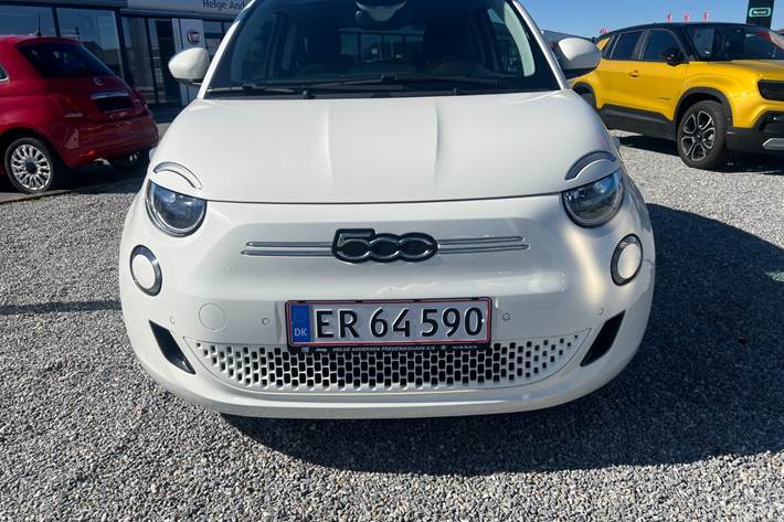 Hvid Fiat 500e fra 2023