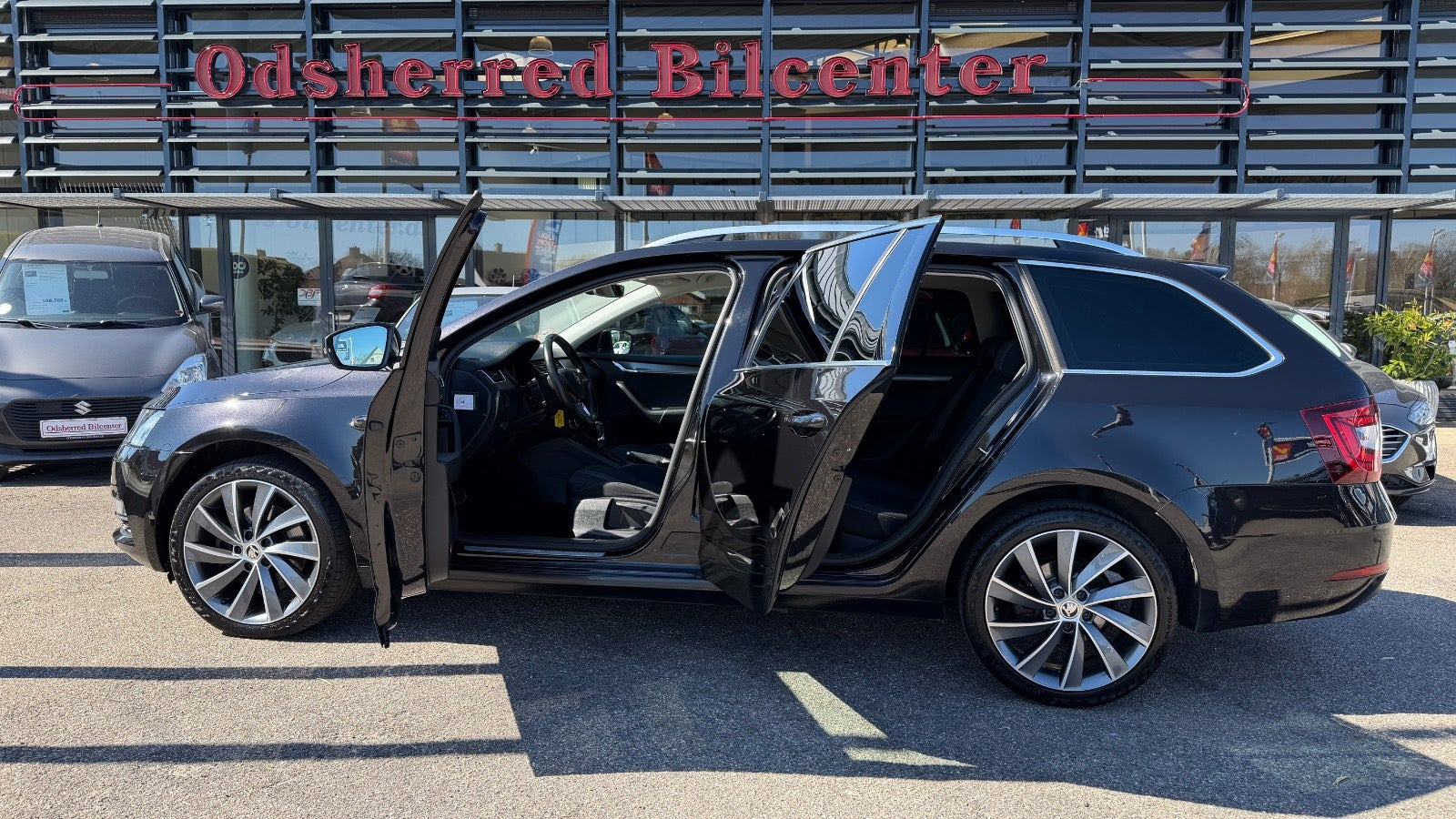 Sort Skoda Octavia fra 2019