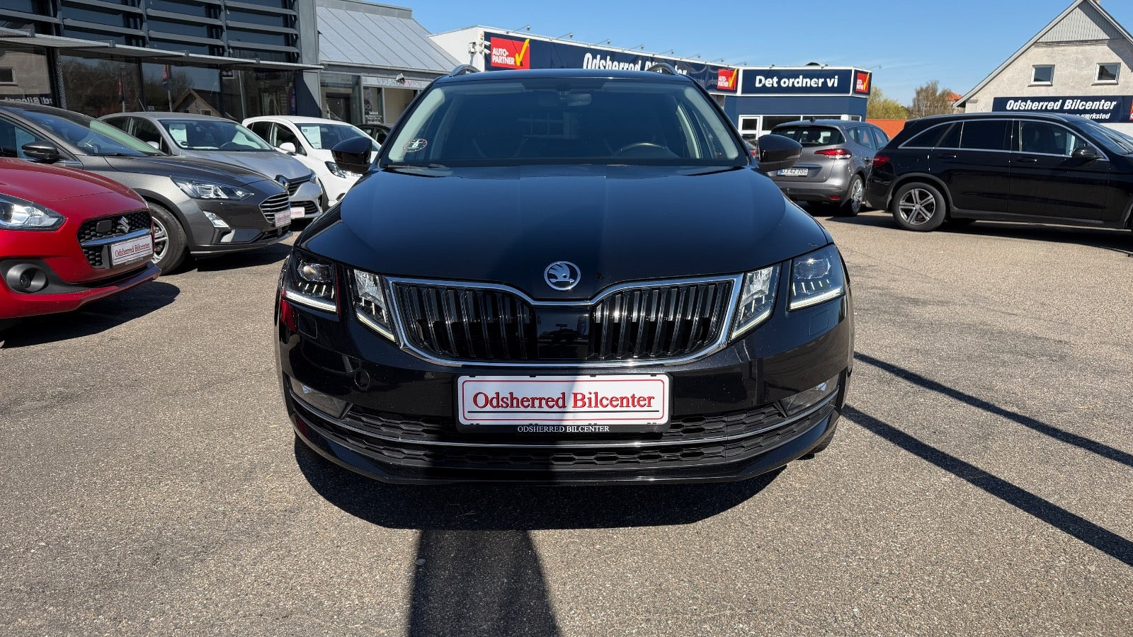 Sort Skoda Octavia fra 2019