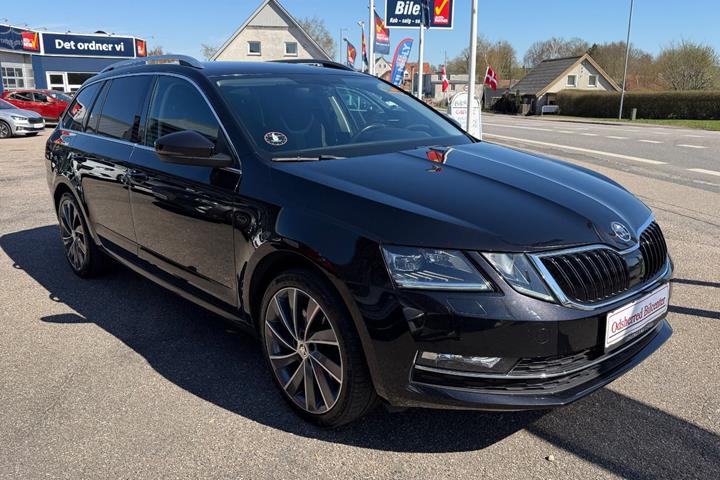 Sort Skoda Octavia fra 2019