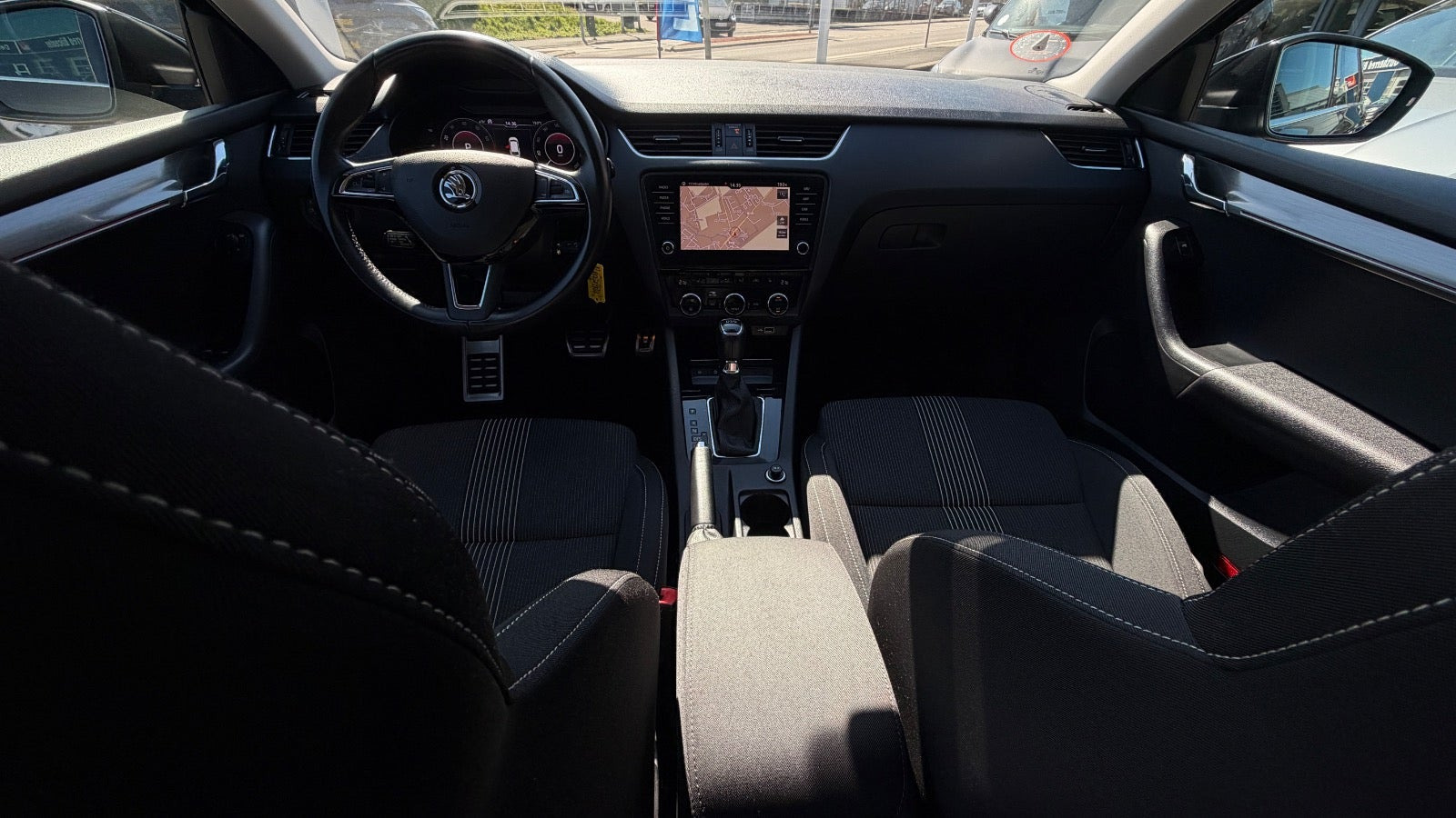 Sort Skoda Octavia fra 2019