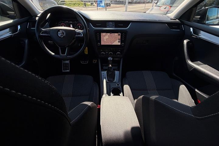 Sort Skoda Octavia fra 2019