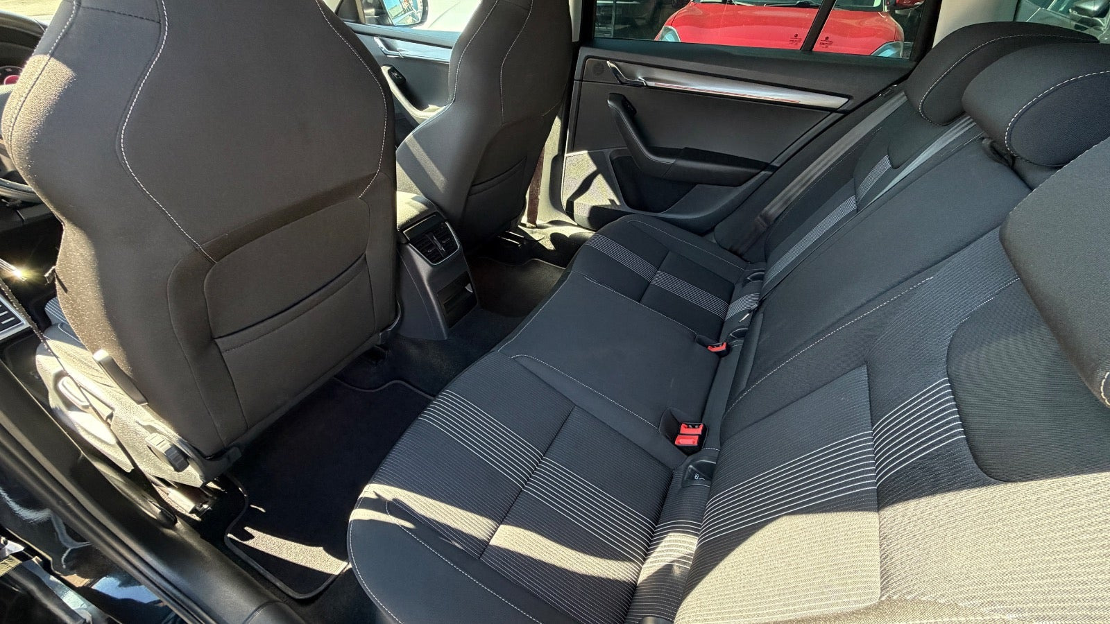 Sort Skoda Octavia fra 2019