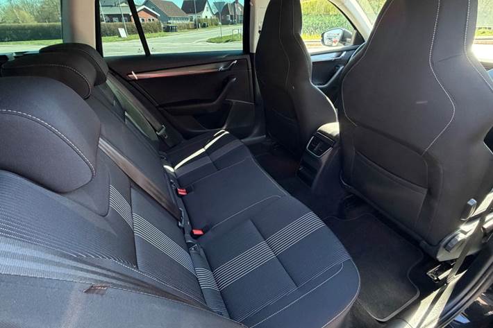 Sort Skoda Octavia fra 2019