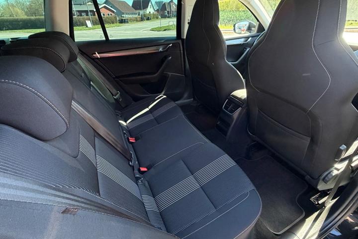 Sort Skoda Octavia fra 2019