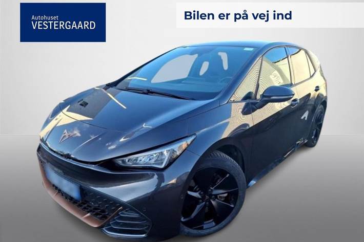 Grå Cupra Born fra 2023 set udefra