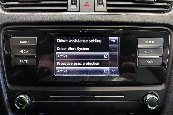 Sort Skoda Octavia fra 2014