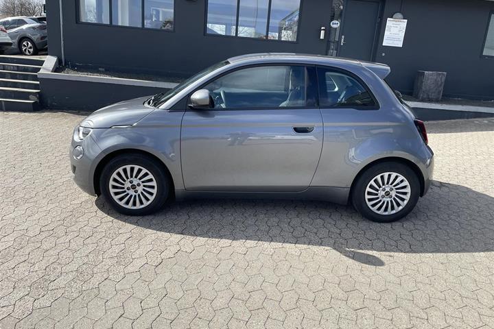 Sort Fiat 500e fra 2023