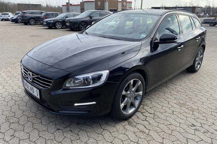 Sort Volvo V60 fra 2018 set udefra