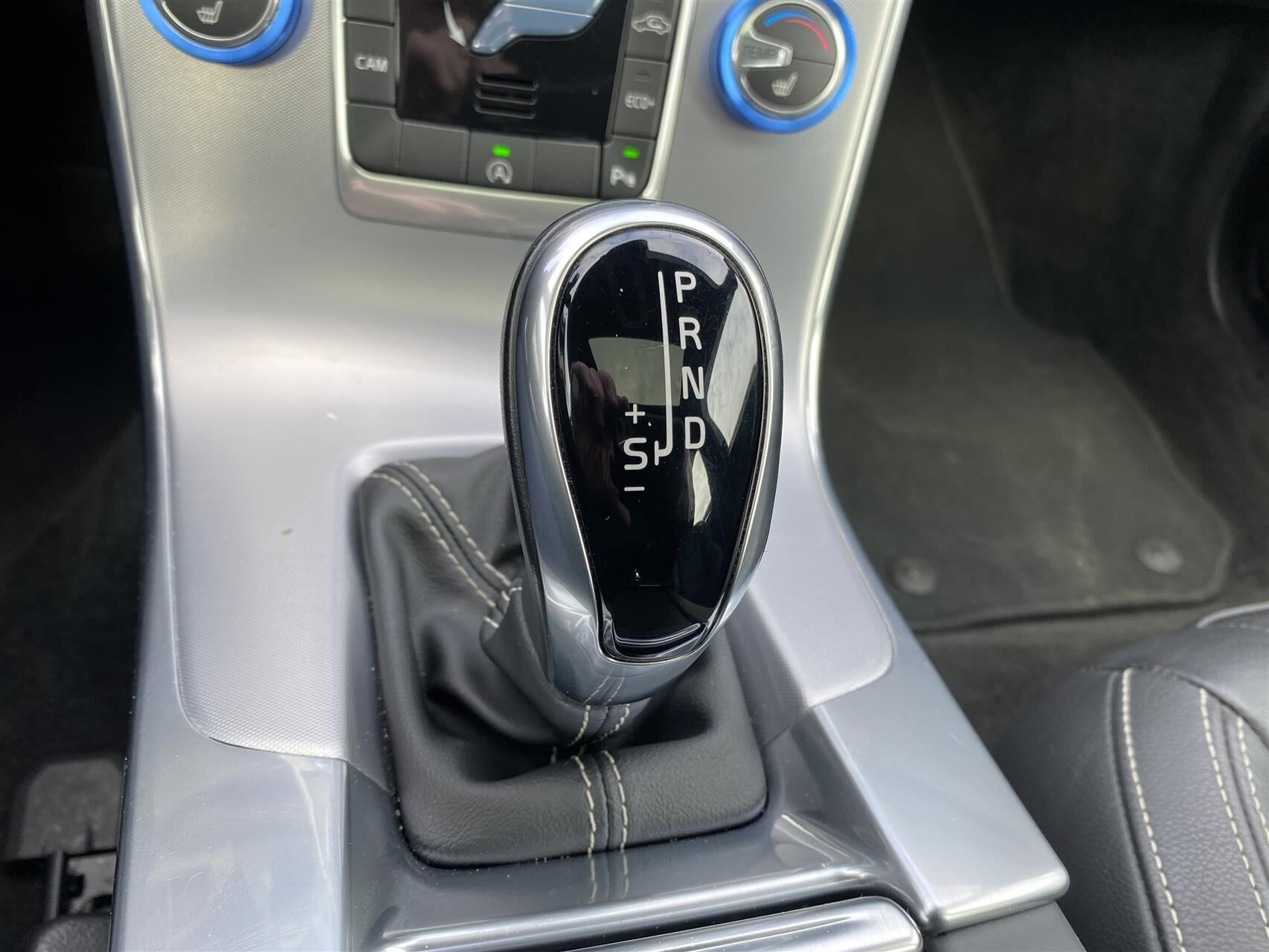 Sort Volvo V60 fra 2018