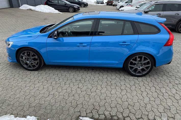 Blå Volvo V60 fra 2017