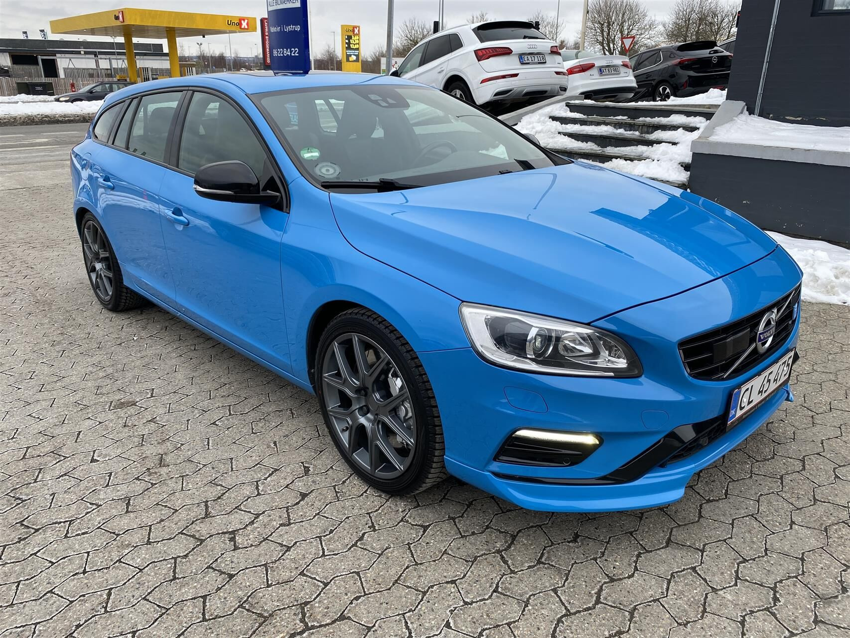 Blå Volvo V60 fra 2017