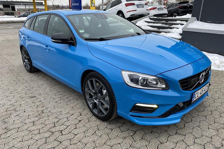 Blå Volvo V60 fra 2017