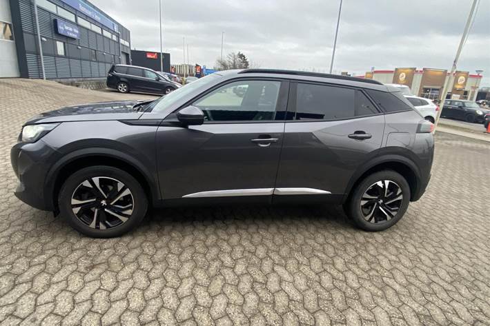 Grå Peugeot 2008 fra 2020