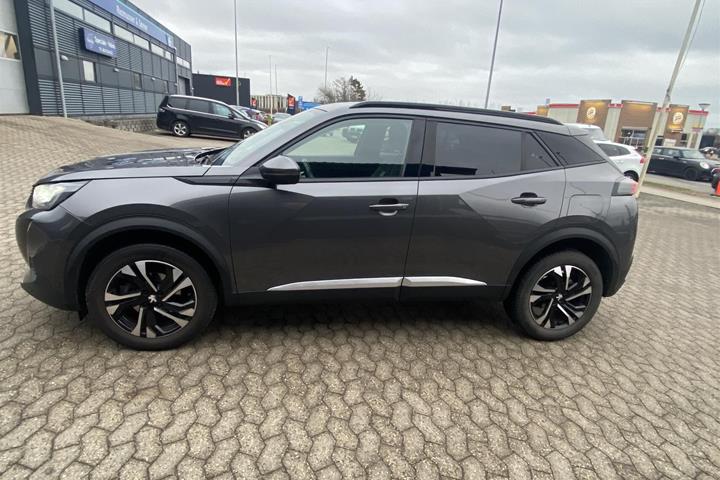 Grå Peugeot 2008 fra 2020