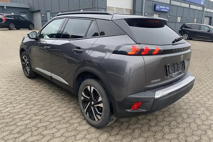 Grå Peugeot 2008 fra 2020