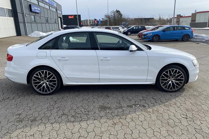 Hvid Audi A4 fra 2015