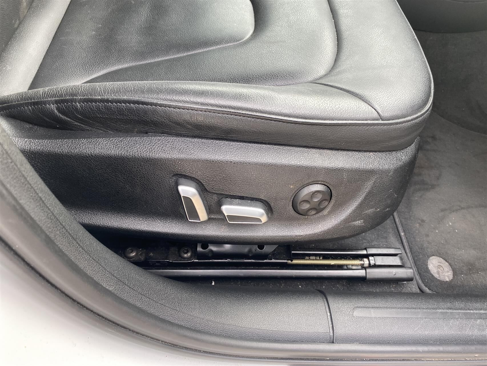 Hvid Audi A4 fra 2015