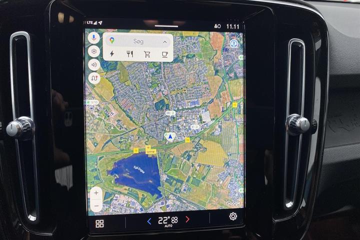 Blå Volvo XC40 fra 2023