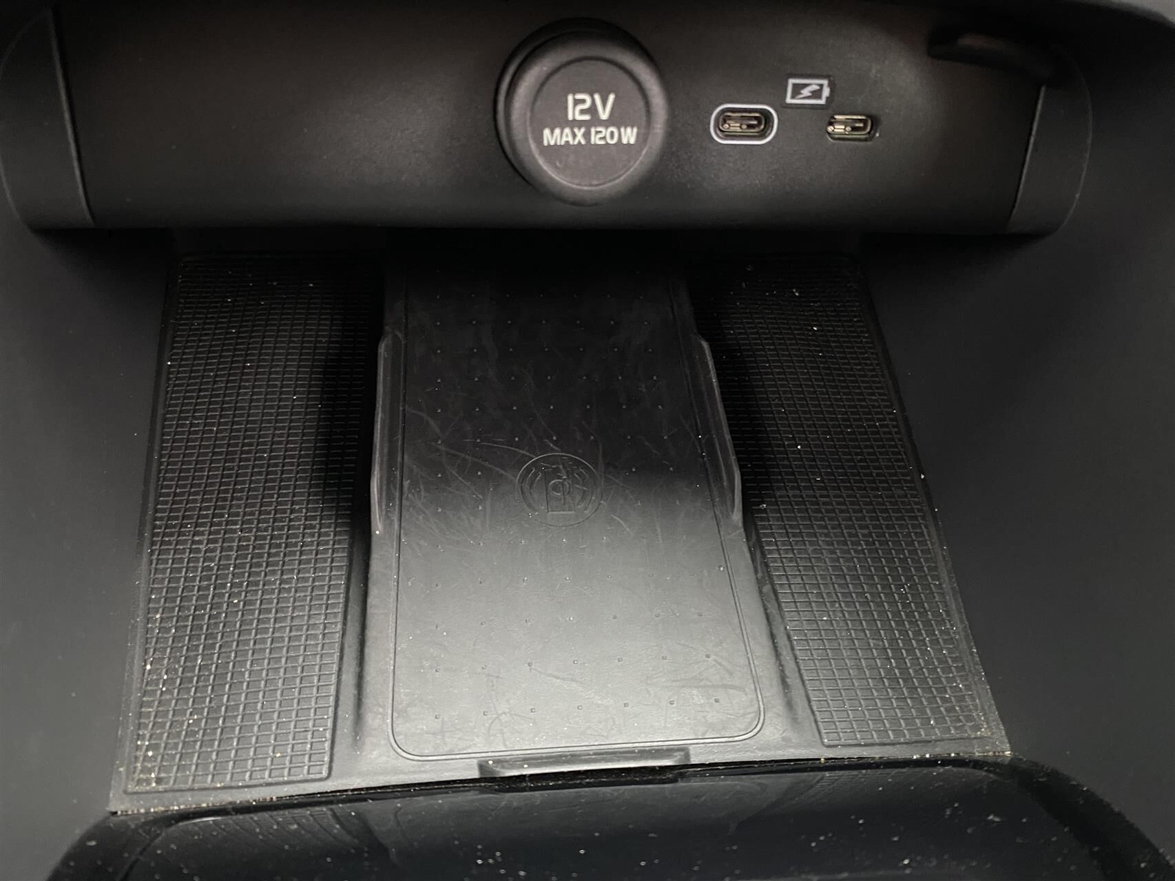 Blå Volvo XC40 fra 2023