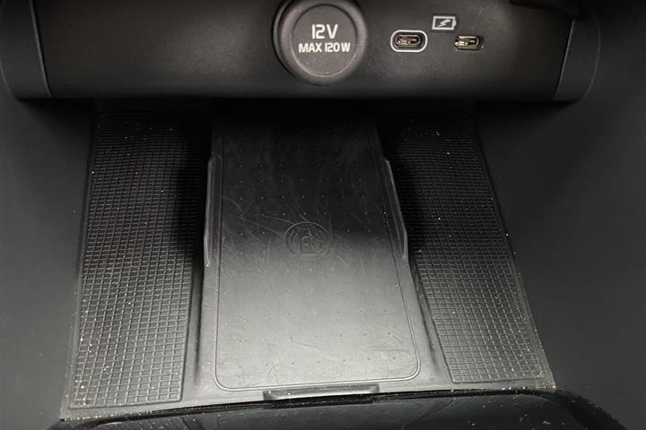 Blå Volvo XC40 fra 2023