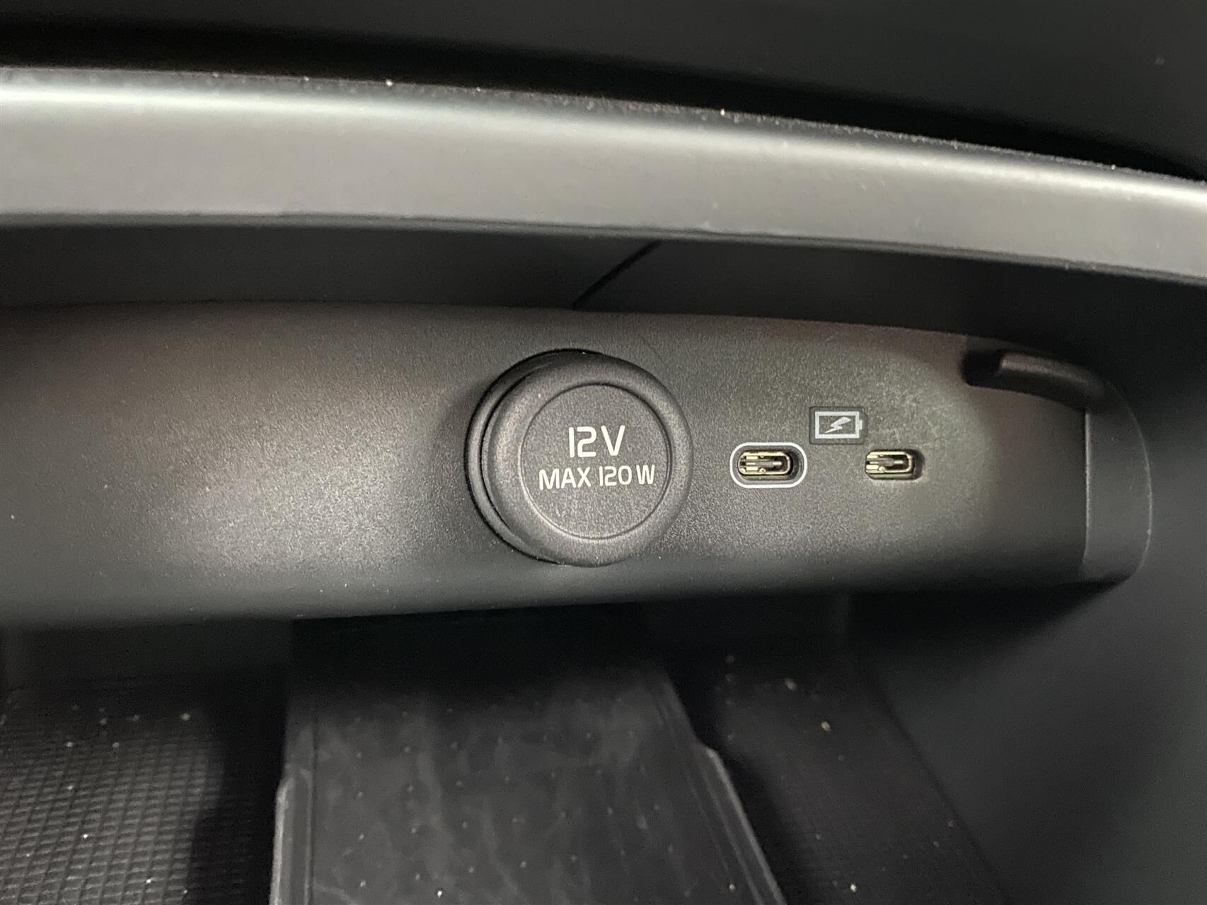 Blå Volvo XC40 fra 2023
