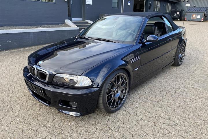 Blå BMW M3 fra 2002 set udefra
