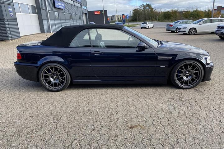 Blå BMW M3 fra 2002