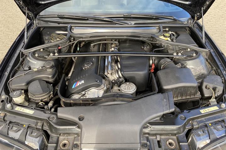 Blå BMW M3 fra 2002