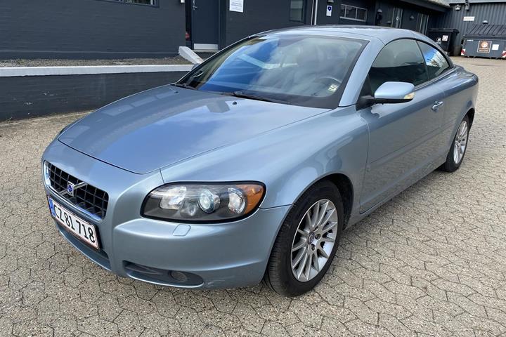 Blå Volvo C70 fra 2007 set udefra