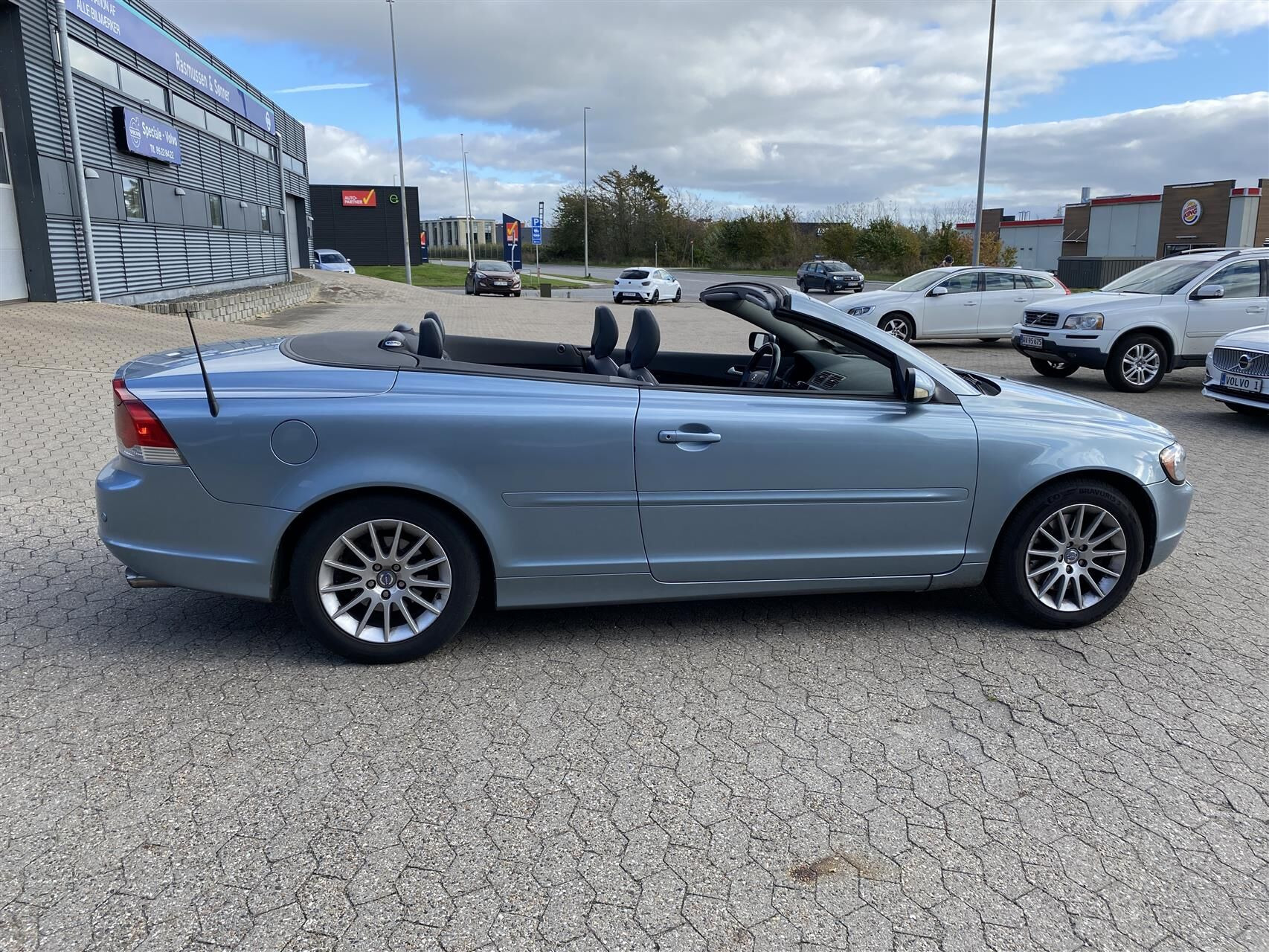 Blå Volvo C70 fra 2007 set udefra