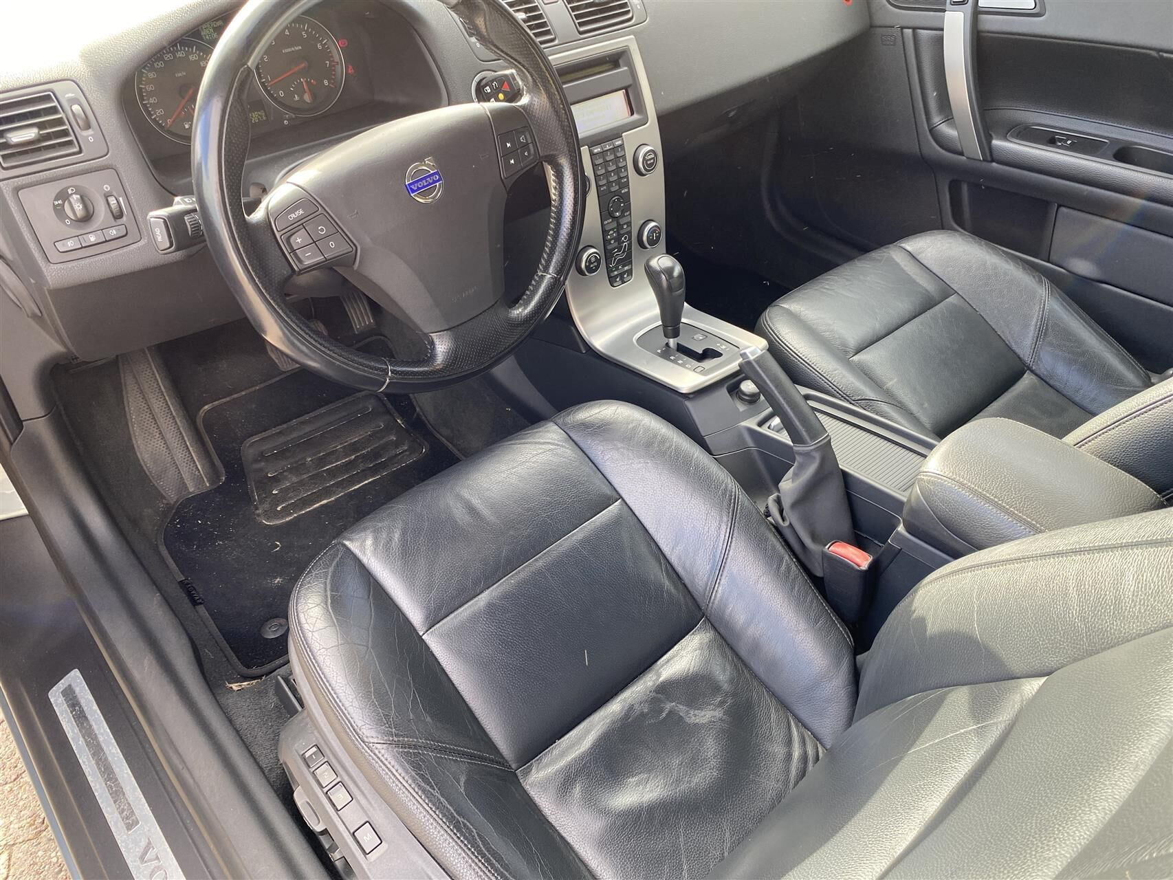 Blå Volvo C70 fra 2007 set indefra