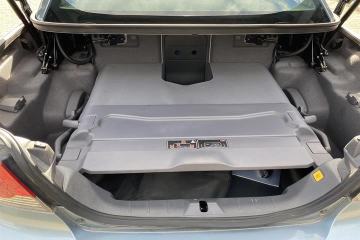 Blå Volvo C70 fra 2007 set indefra