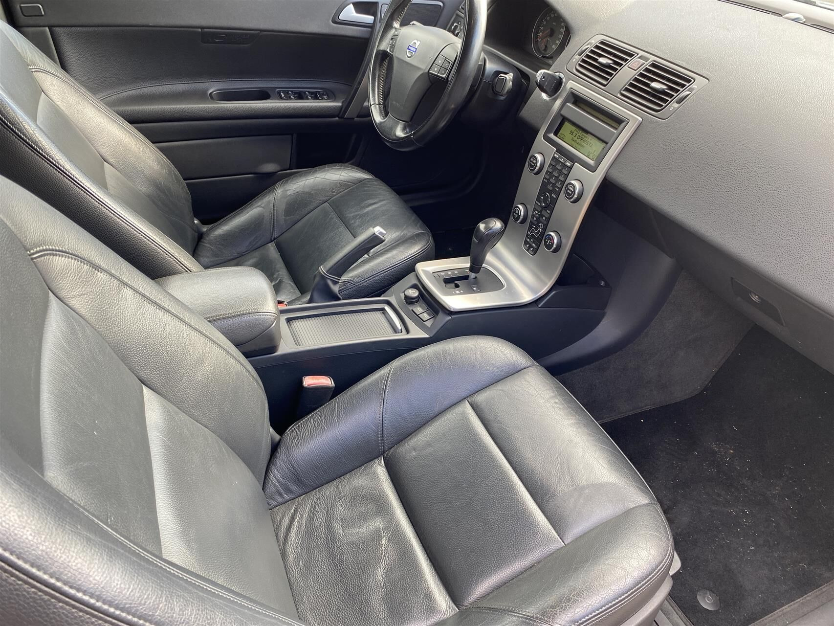 Blå Volvo C70 fra 2007 set indefra