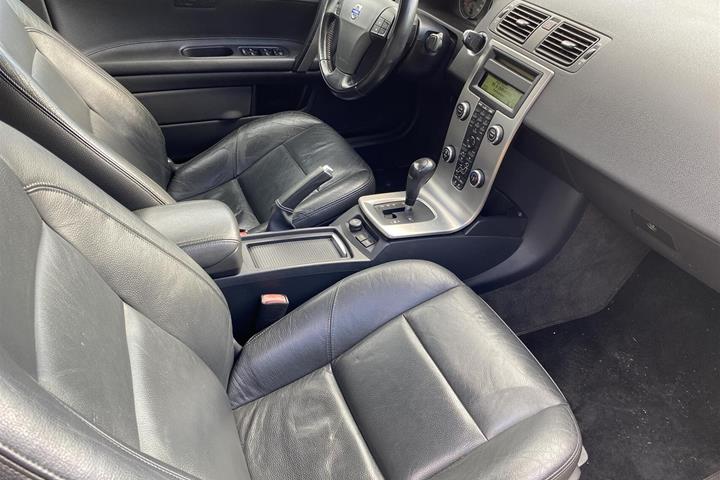 Blå Volvo C70 fra 2007 set indefra