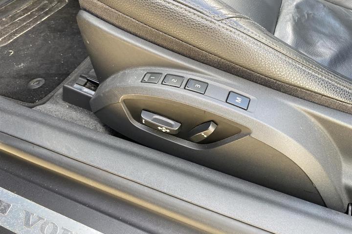 Blå Volvo C70 fra 2007 set indefra